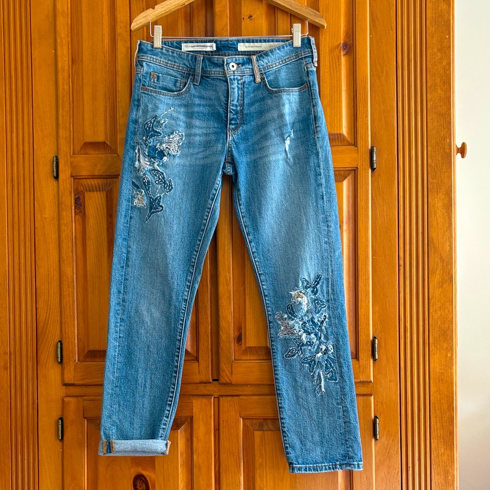 Anthropologie Pilcro slim boyfriend denim Embroidered ankle length Jeans